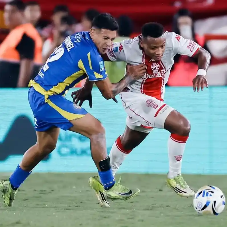 Huracán revirtió la desventaja y se impuso 3-1.