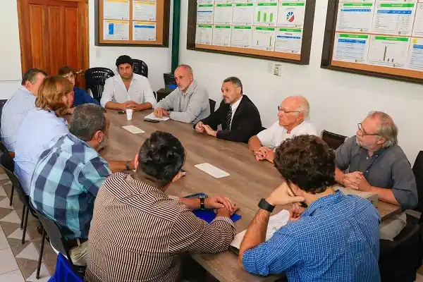 Funcionarios municipales se reunieron con los directivos del Hogar de Ancianos