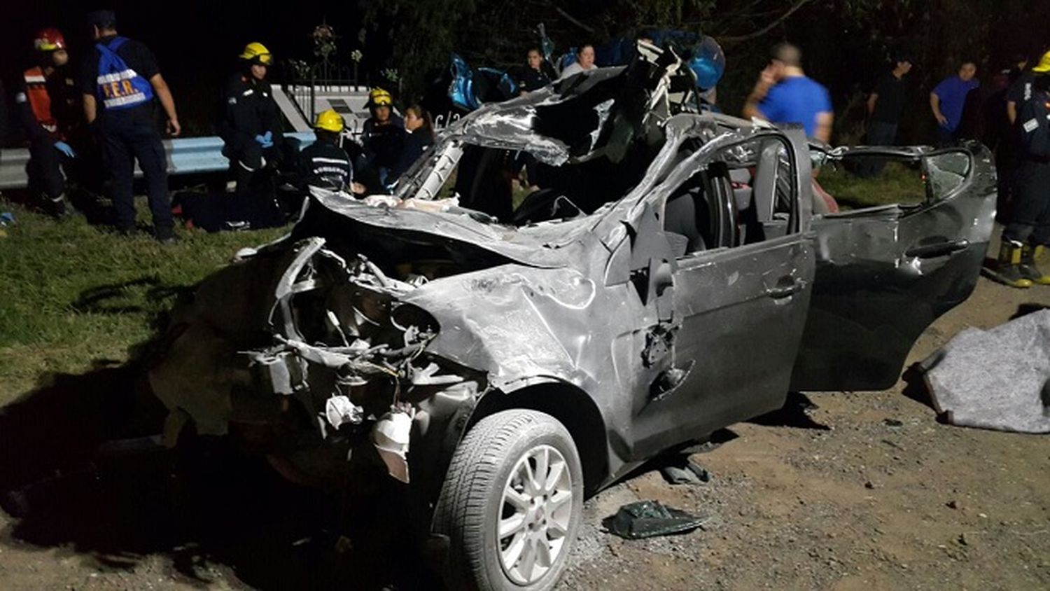 Un hombre murió y dos jóvenes muy graves por el choque frontal
