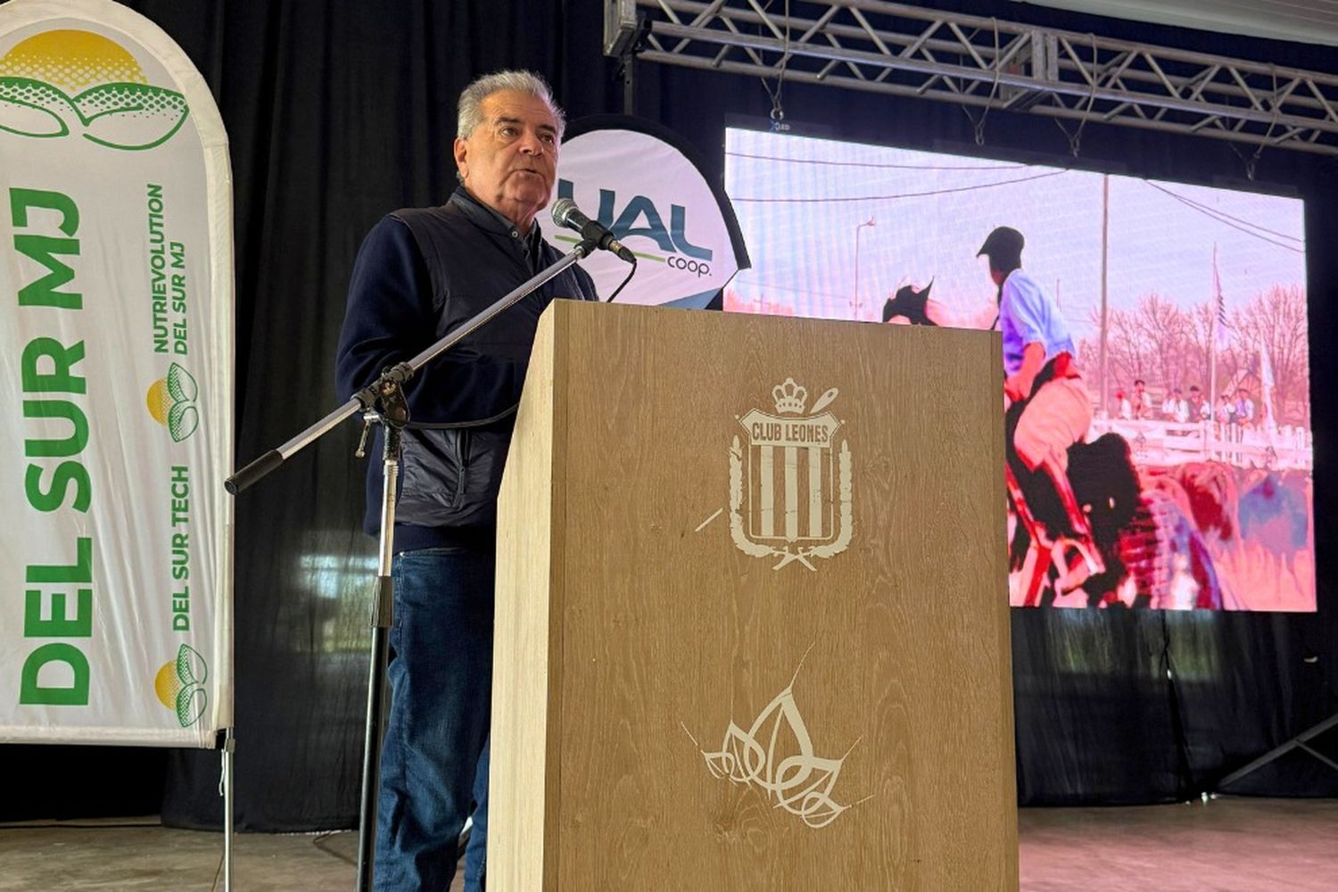 El ministro de Bioagroindustria, Sergio Busso, durante el acto en Leones.