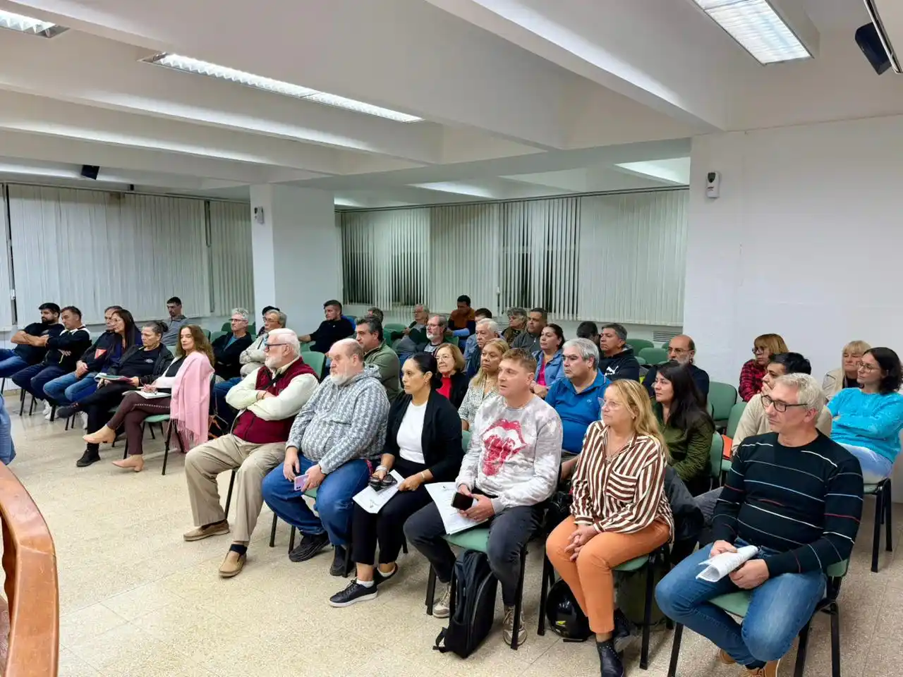 Los concejales y vecinalistas debatieron una nueva ordenanza de modernización y transparencia