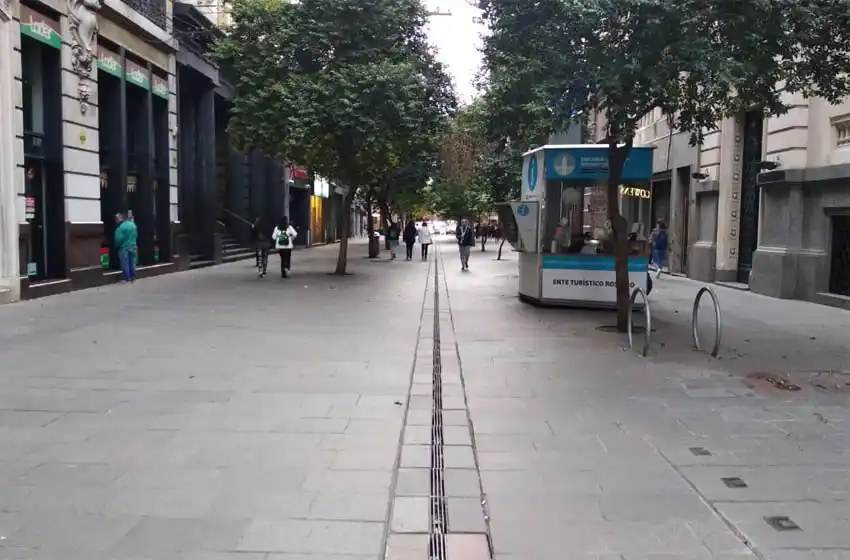 Asfixiados, comerciantes del centro piden resolución del conflicto de transporte y un cambio en el horario de atención