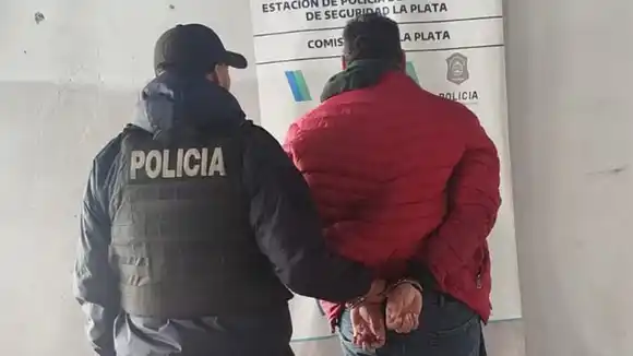 Salió de prisión tras 16 años por homicidio y cayó otra vez: asaltó un local en La Plata con una pistola de juguete