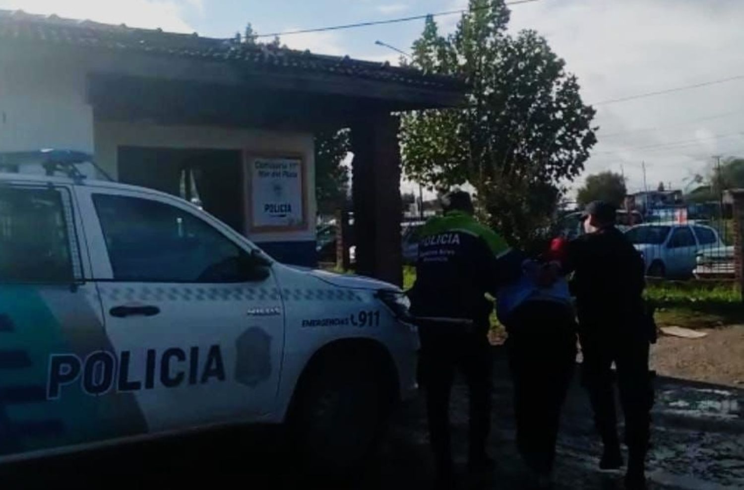En espectacular persecución dos motochorros le disparan a un patrullero