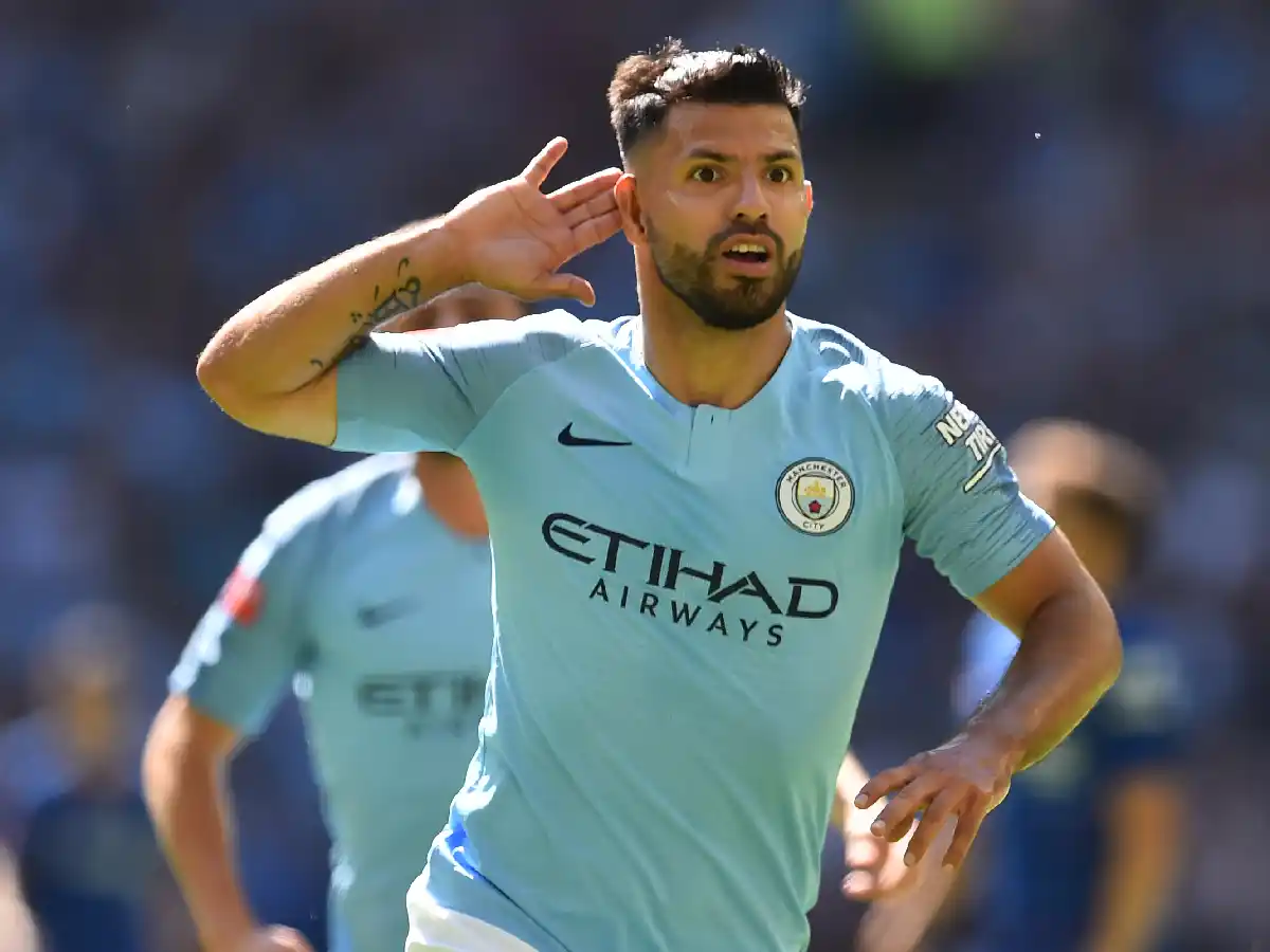 Agüero metió un doblete y el City festejó