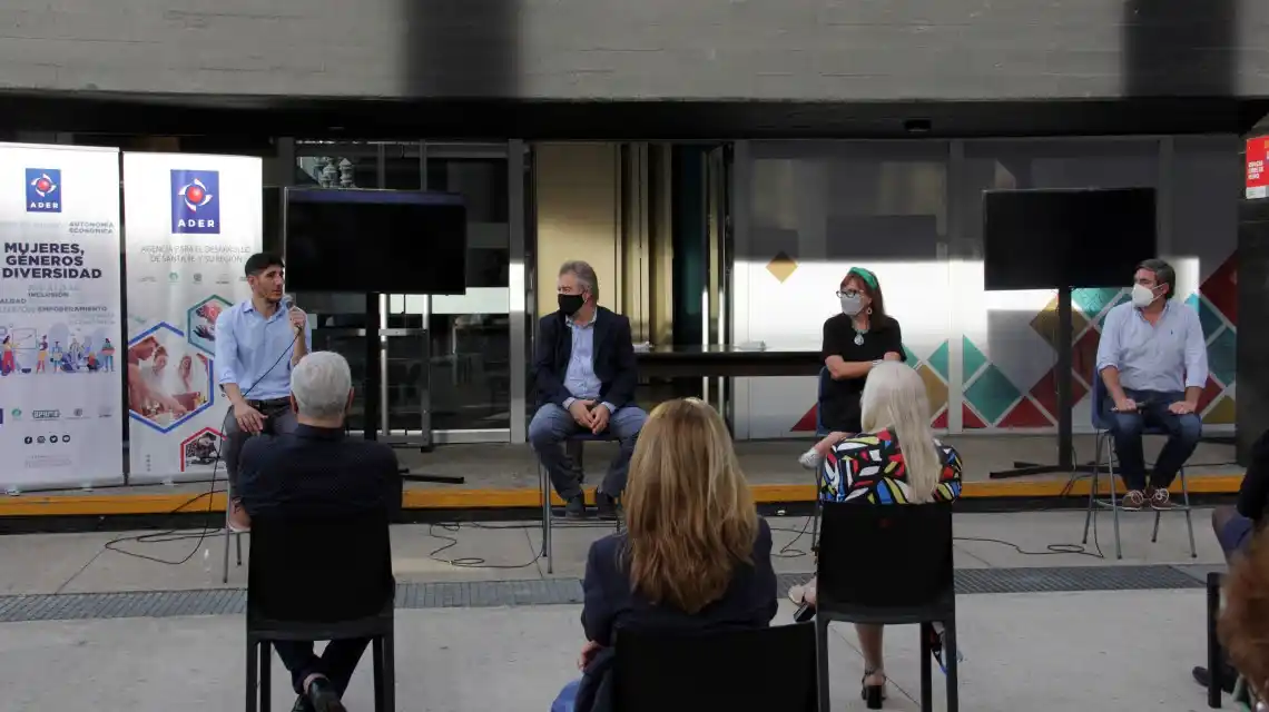 Entregaron créditos a Pymes lideradas por mujeres y diversidad de Santa Fe y la Región