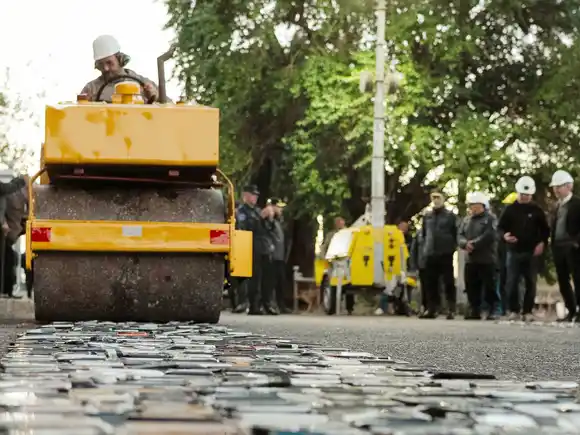 Se compactaron 4.300 teléfonos celulares incautados en unidades penales