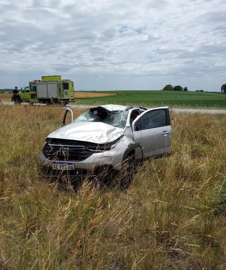 Hospitalizaron a tres personas tras un vuelco en la Ruta 74