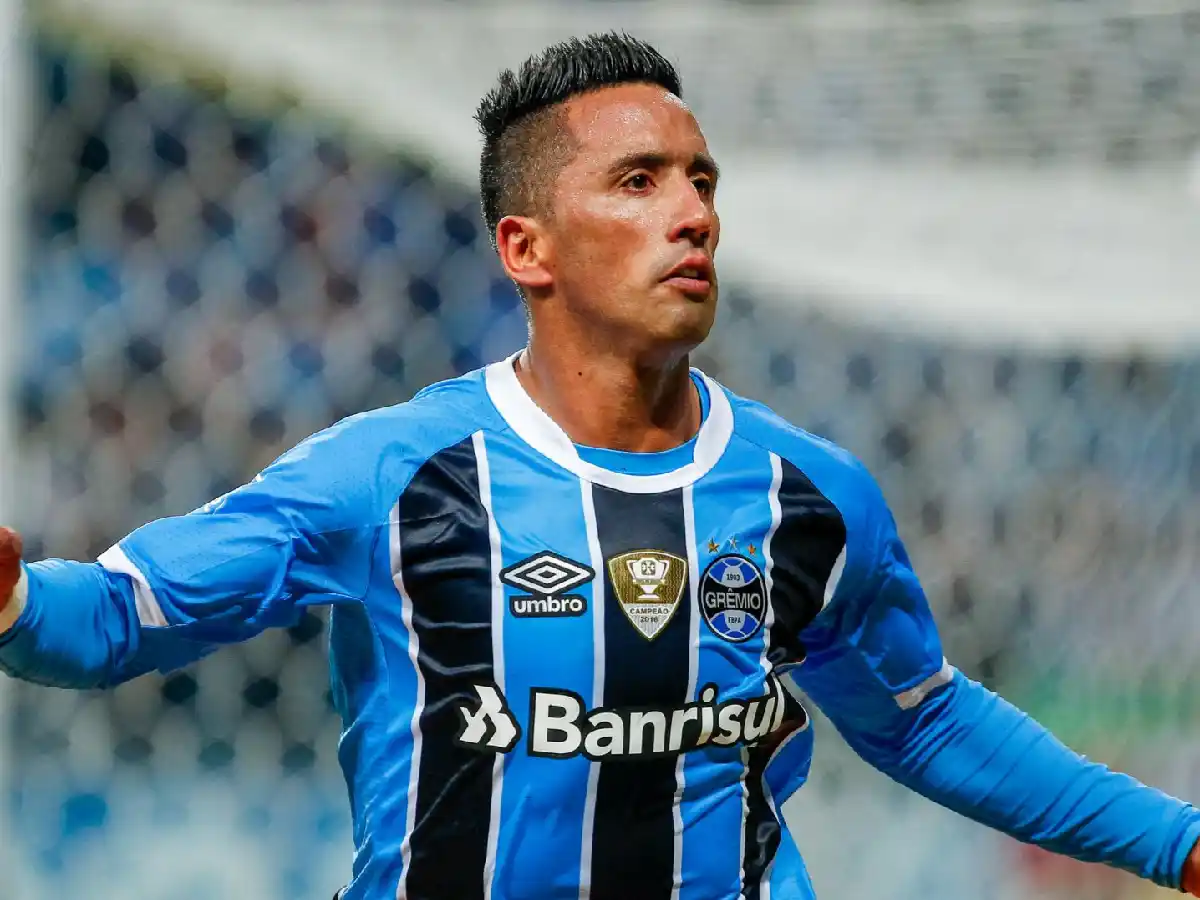 Lucas Barrios se suma al equipo de Maradona