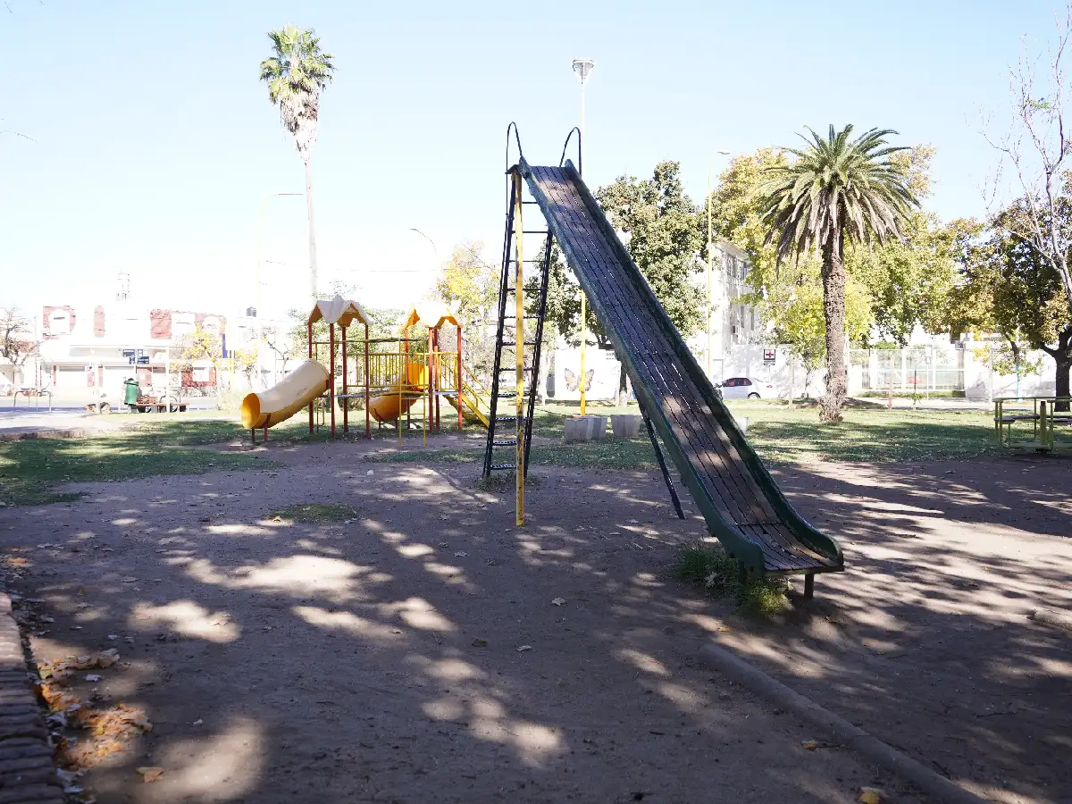 Avanza la refuncionalización de más plazas y espacios públicos 