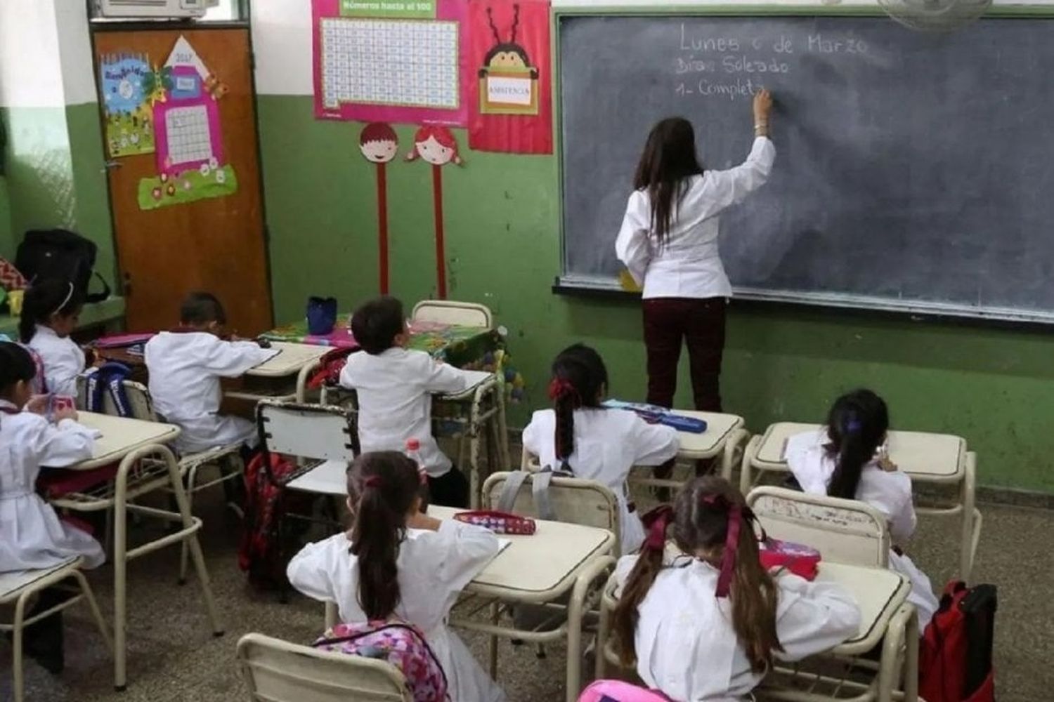 Gobierno y gremios se reúnen para abordar el nuevo sistema que determina el nivel de ausentismo docente