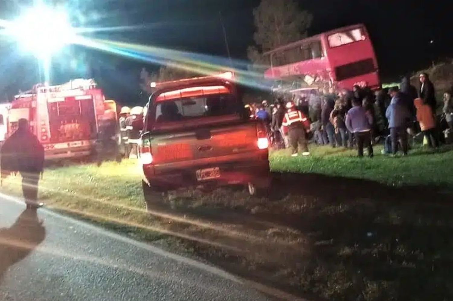 Ruta 34: asciende a 5 la cifra de muertos tras el choque entre un camión y un colectivo