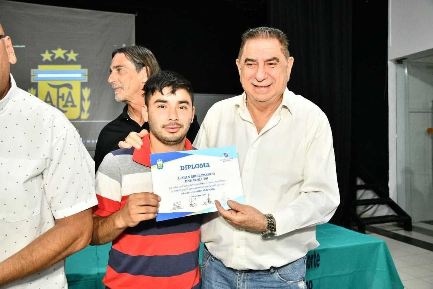 Jorge Jofré entregó diplomas y
certificados a árbitros formoseños