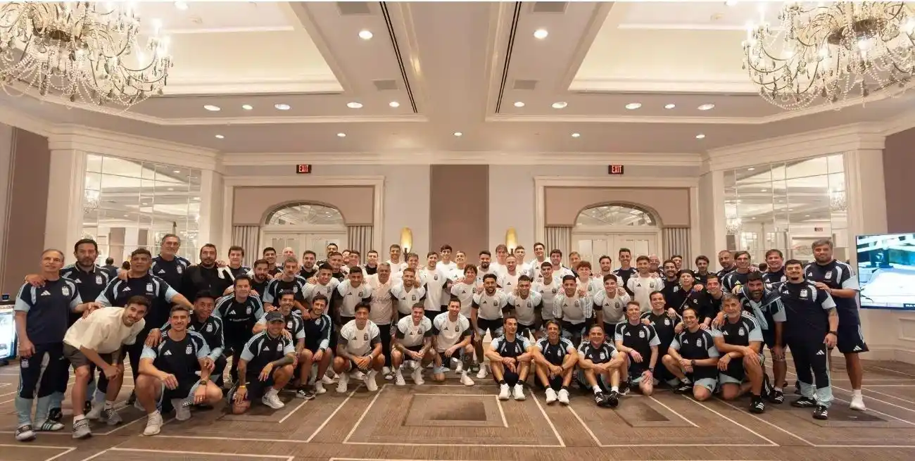 La foto reúne a jugadores, cuerpo técnico y staff tras 50 días de convivencia durante el Mundial 2026.