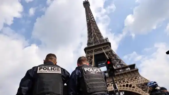 ¡Alarma en París! Por una amenaza de bomba evacuaron por pocas horas la Torre Eiffel