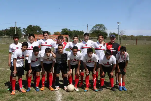 El fútbol infantil se puso al día y a fuerza de goles entró en la recta final