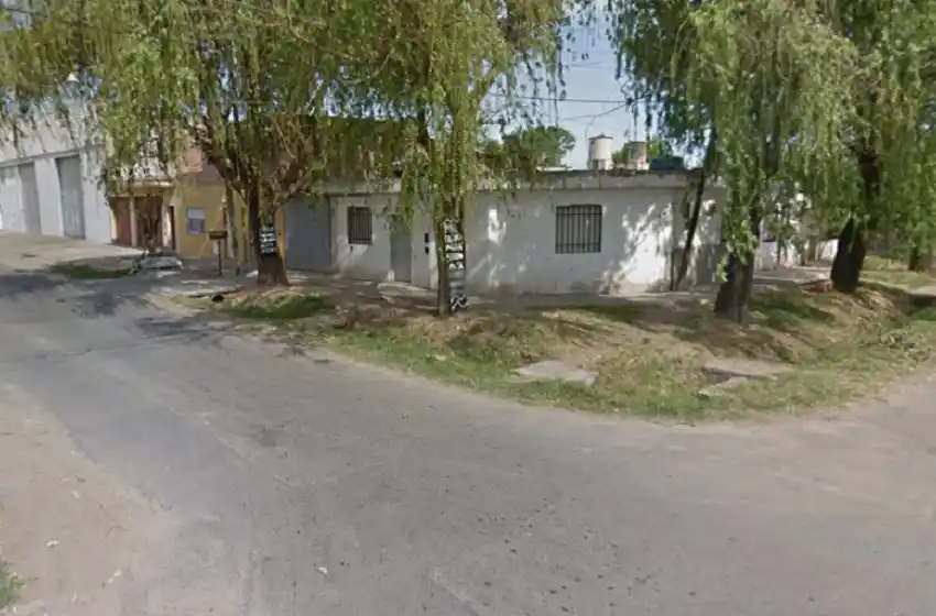 Le pegaron cinco tiros a un joven de 18 años en barrio Bella Vista