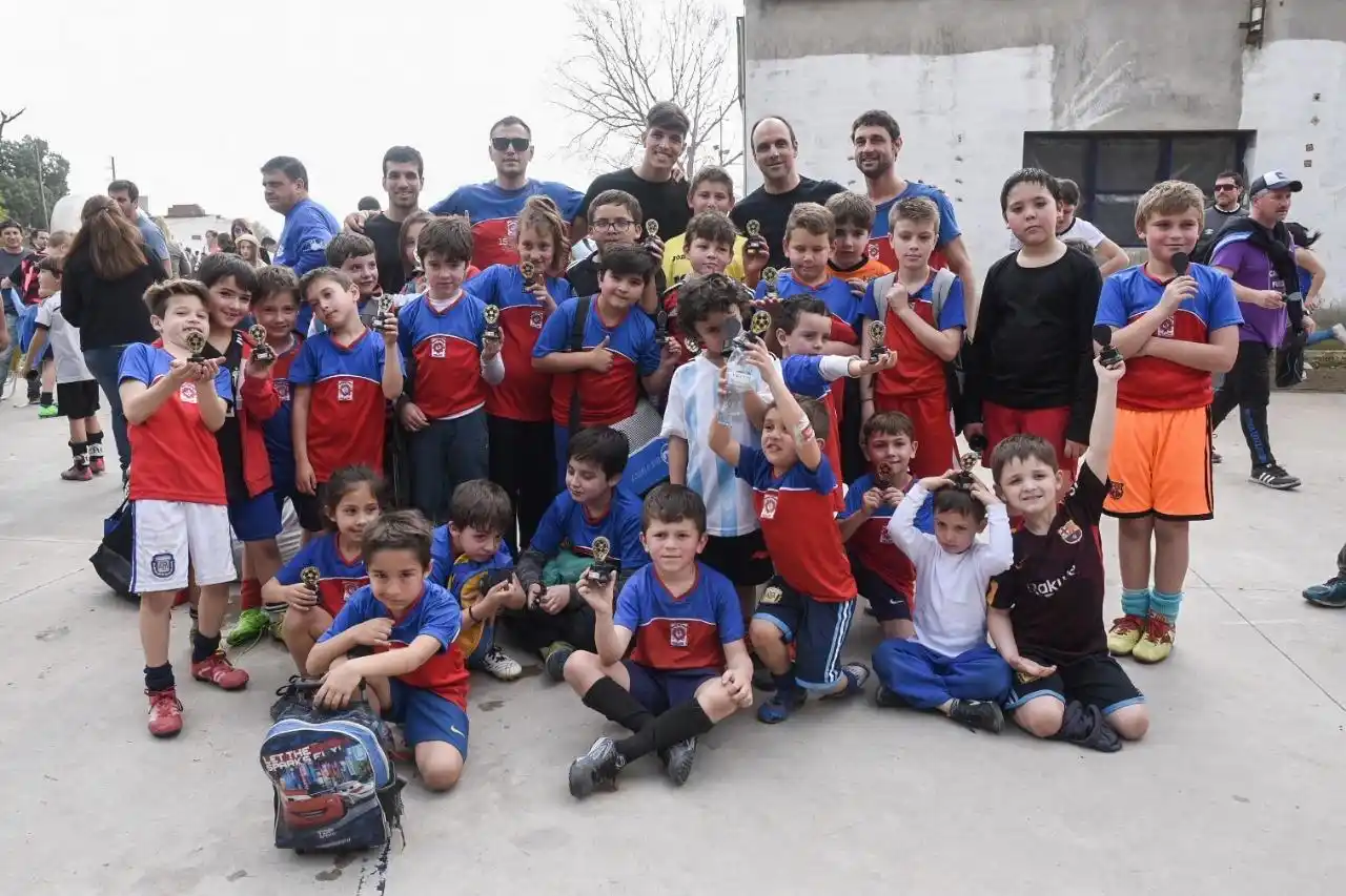 Las Escuelas de Fútbol de la ciudad se juntaron para festejar el Día del Niño