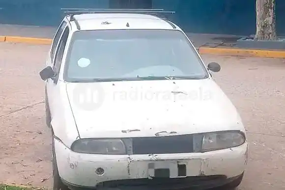 Intentó evadir un control de tránsito de forma sospechosa: tenían un animal faenado en el baúl y armas