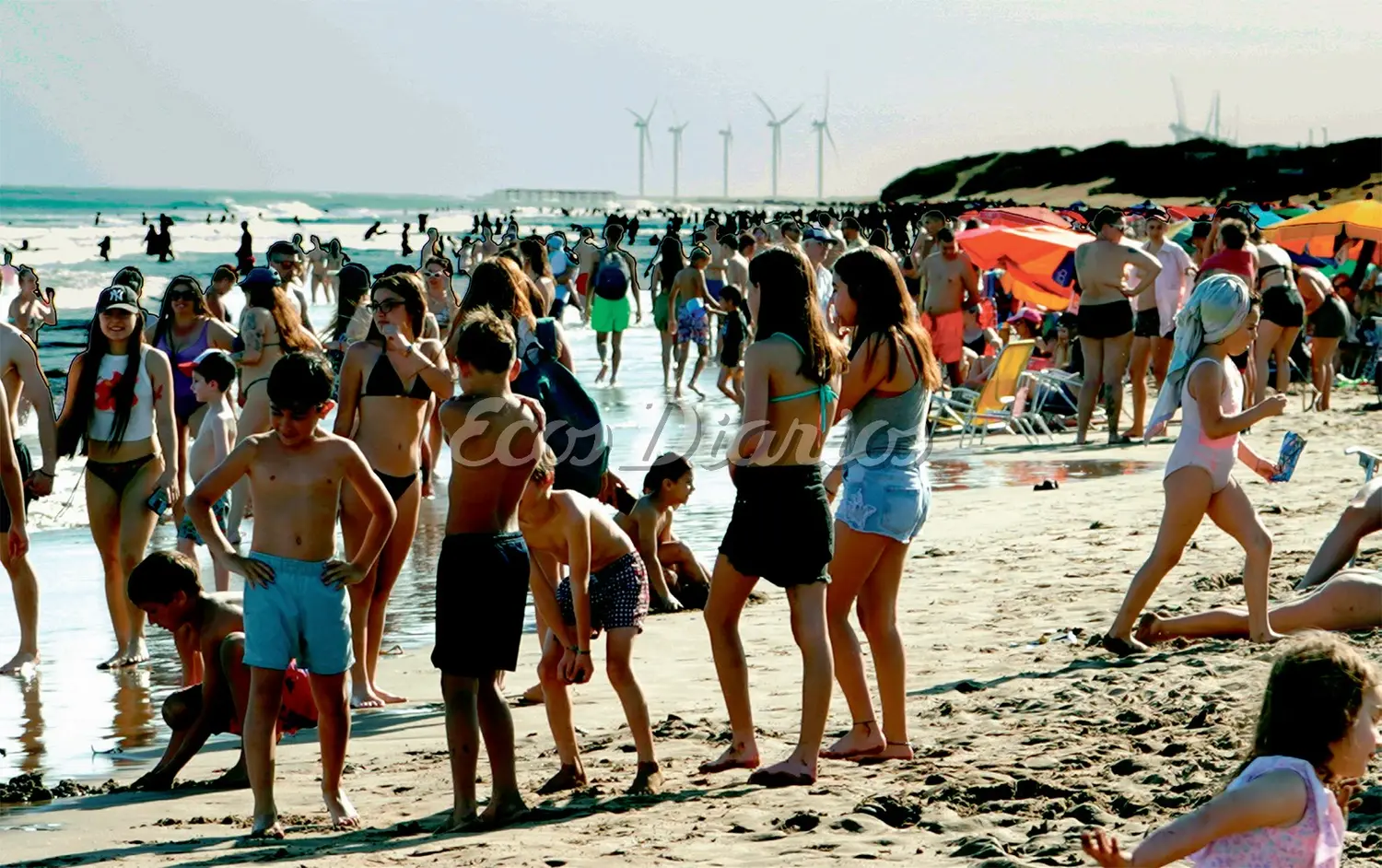 Lleno total. Se sintieron las altas temperaturas en la arena y se aprovechó el mar