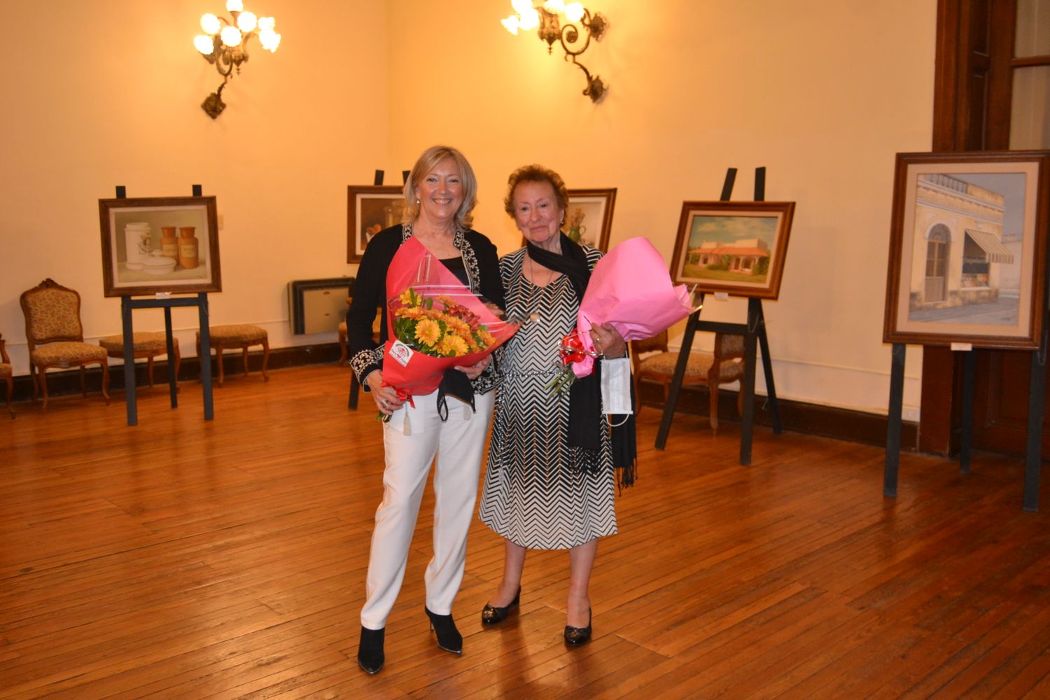 Club Social: Se inauguró la Muestra "Amigas en el arte"