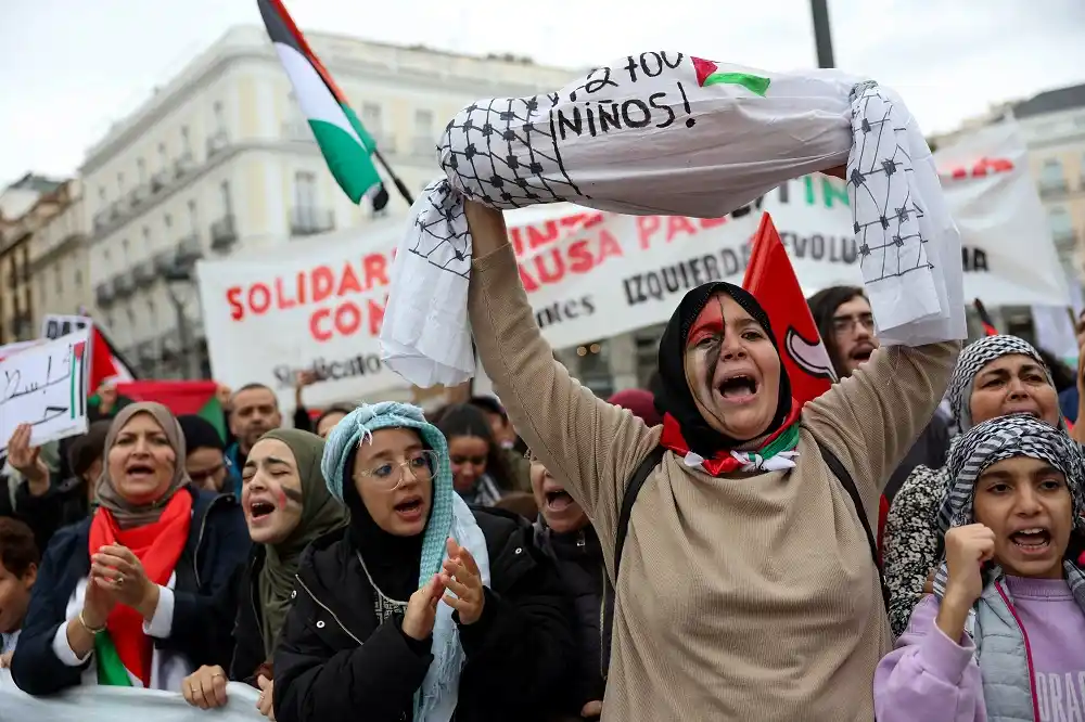 Israel intensifica su ofensiva en Gaza, y la ONU teme un colapso del orden público