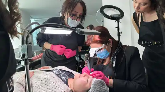 Egle Zurita lanza su nuevo libro: «El Maquillaje Permanente Cambió Mi Vida: Ahora Cambio la de Otros»