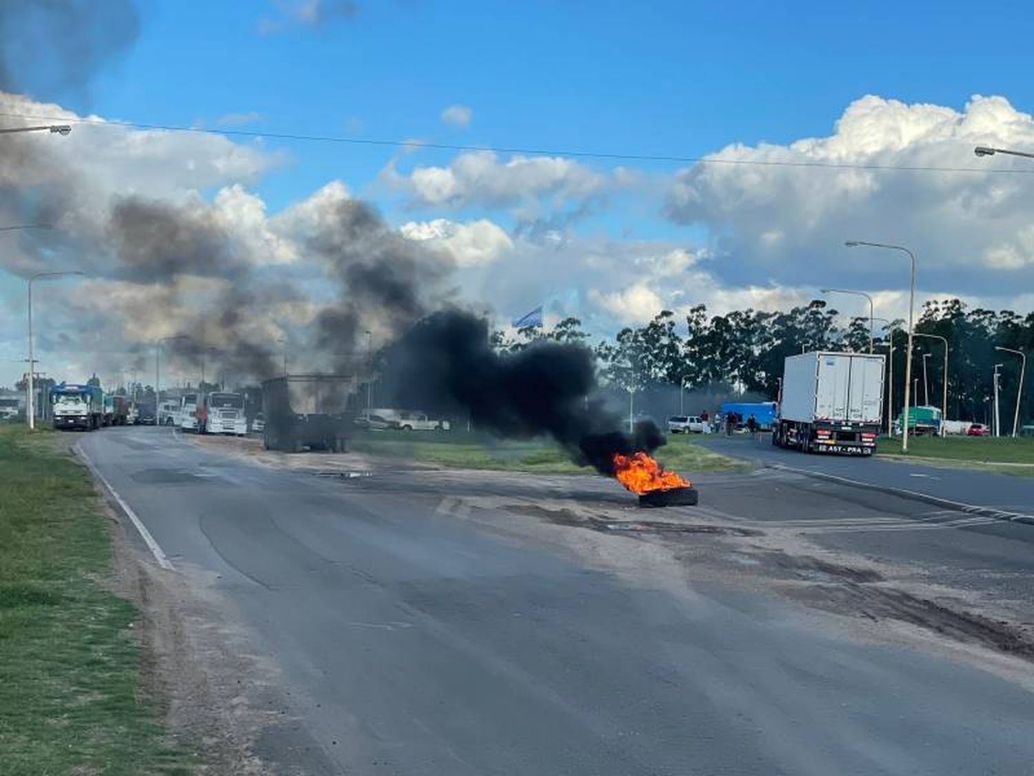 Transportistas autoconvocados se concentraron en Victoria, Paraná y Basavilbaso