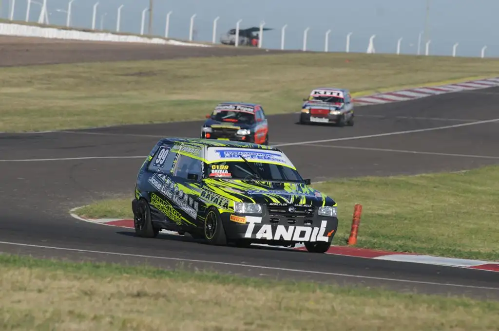 Bayala hizo podio y lidera el  campeonato en Turismo Pista