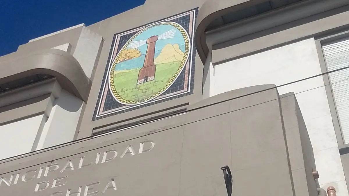 Escudo. Pintado en la fachada del edificio municipal