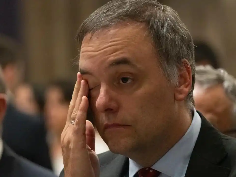 El hijo de una de las jubiladas declaró que Adorni le debe otros 65.000 dólares que no fueron documentados