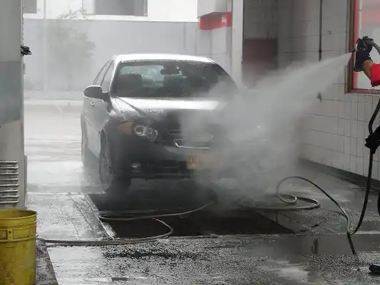 Autorizan el lavado de veredas y el funcionamiento de lavaderos de autos 