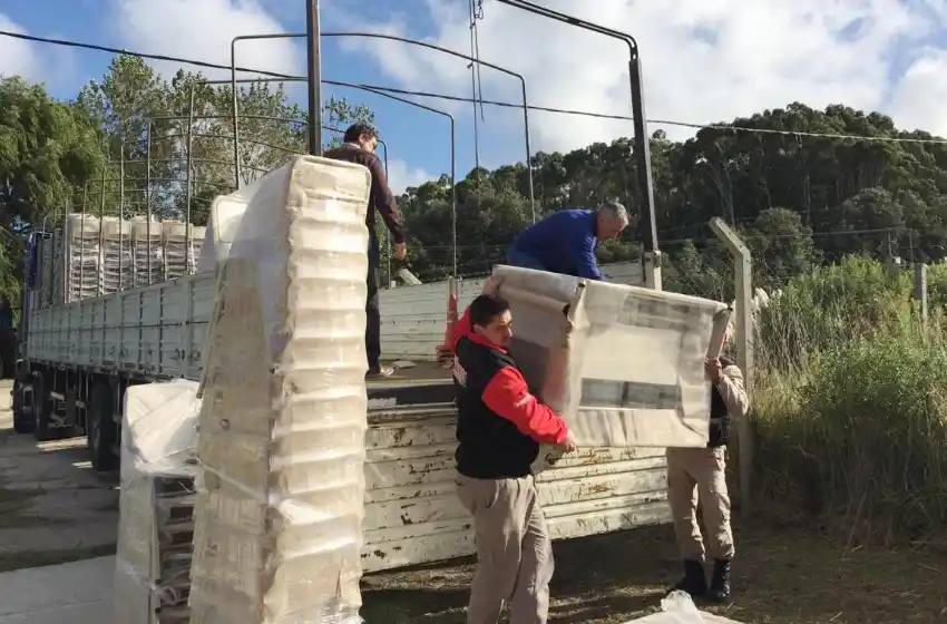 Llegó el mobiliario para completar el Complejo Educativo Tecnológico