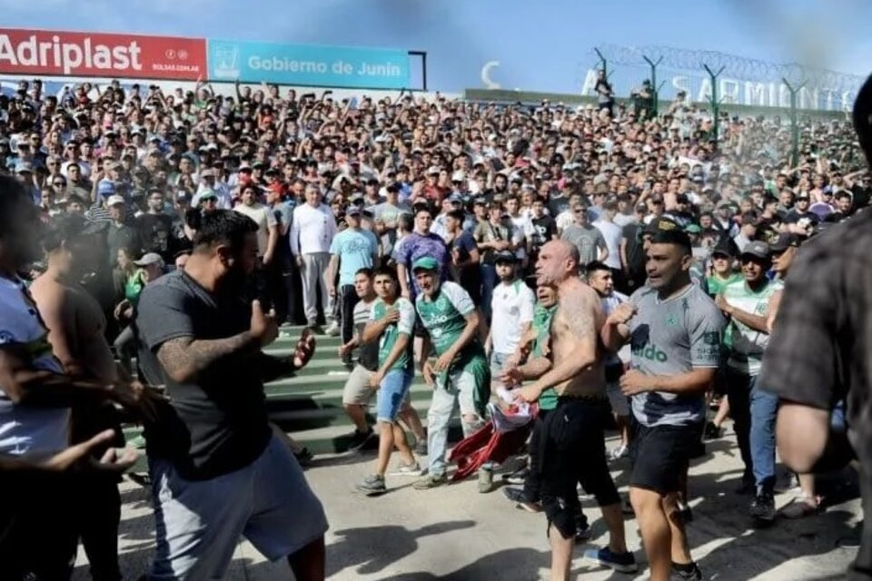 Incidentes antes del partido entre Sarmiento y Boca