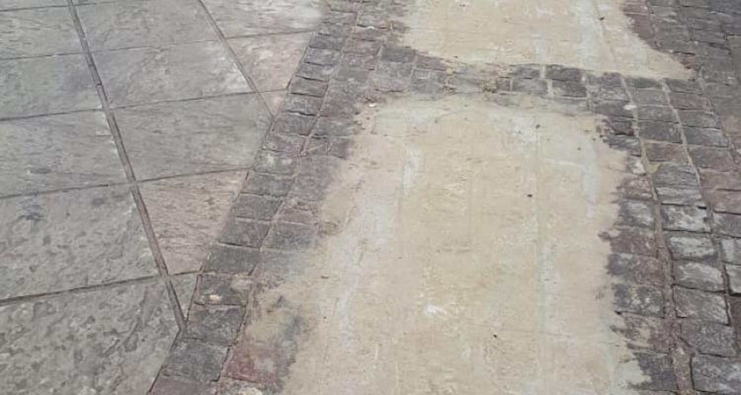 Peatonal: reemplazan adoquines y lajas por cemento con “las rayitas dibujadas”