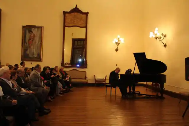 El pianista ítalo argentino Roque Zapulla brindó un concierto en el Club Social