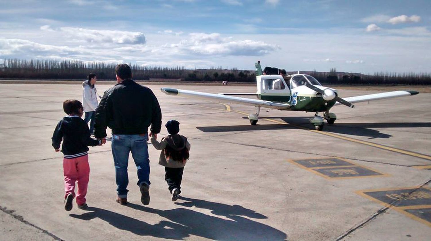 En el aeropuerto de Neuquén los chicos recibieron el mejor regalo: volar