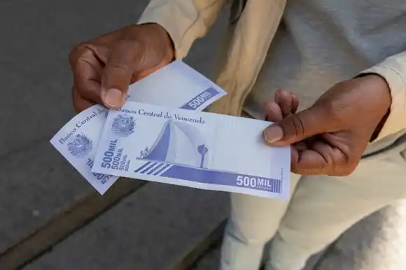 Comienzan a aparecer nuevos billetes en Caracas