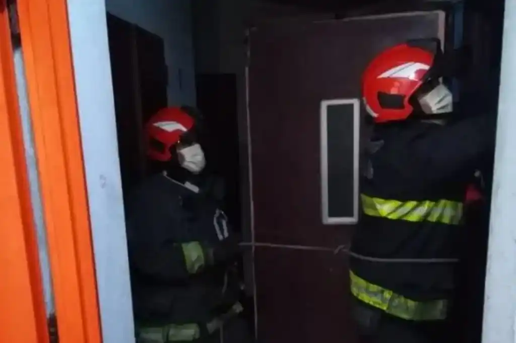 Dramático rescate: un hombre cayó 8 pisos por el hueco del ascensor