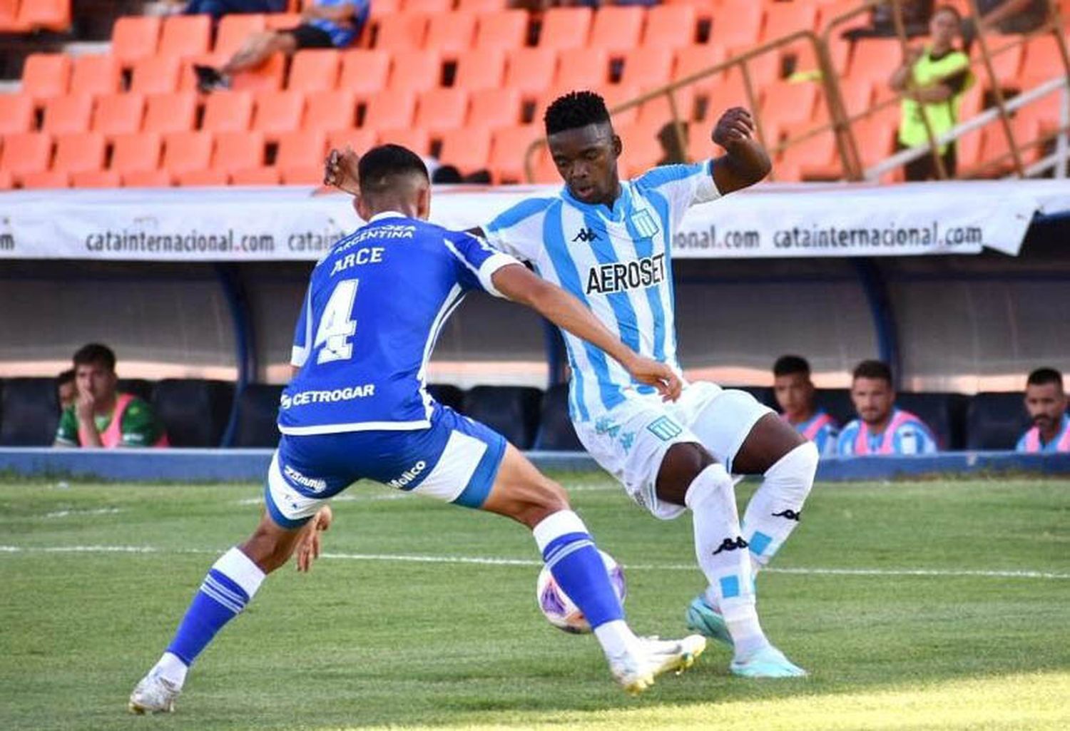 Paso en falso de Racing, que no tuvo reacción en Mendoza