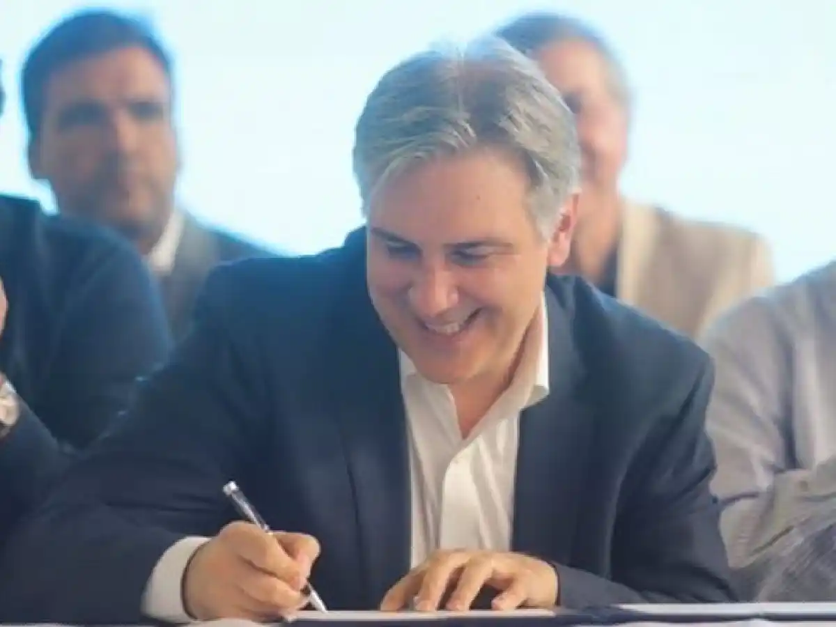 Llaryora congelará salarios de funcionarios por 180 días