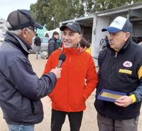 En "La Carrera del Millón", el diario El Eco de Tandil recibió una plaqueta por sus 142 años