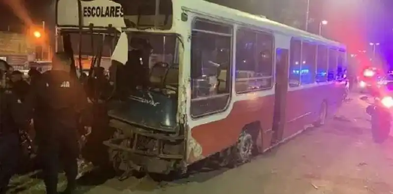 Video: robó un micro escolar y fue detenido tras ser perseguido durante 22 kilómetros