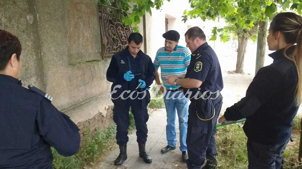 Encontraron un revólver cargado en 51 y 64
