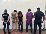 Los aprehendidos permanecen alojados en dependencias policiales a disposición de la justicia.