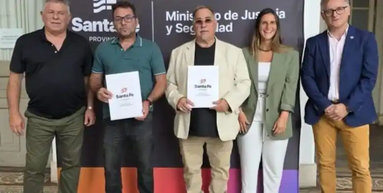 Los intendentes de Casilda y Chabás formalizaron la adhesión de sus localidades al decreto provincial 460/22 mediante la firma de un convenio con el Ministerio de Seguridad.