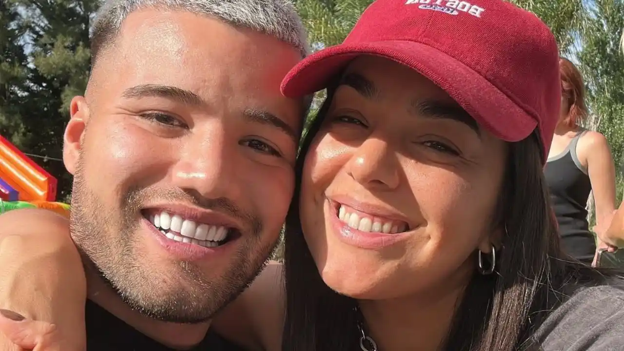 La "distancia" que se genera por su labor como futbolista habría sido uno de los motivos.