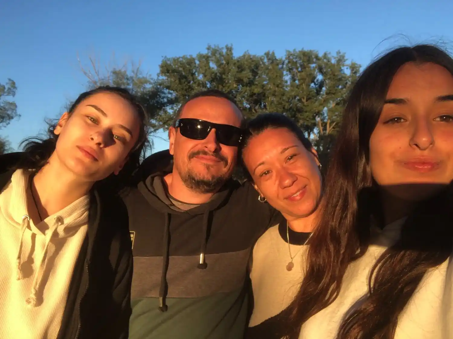 Sergio estuvo acompañado por Jésica y sus hijas Nicole y Lara.