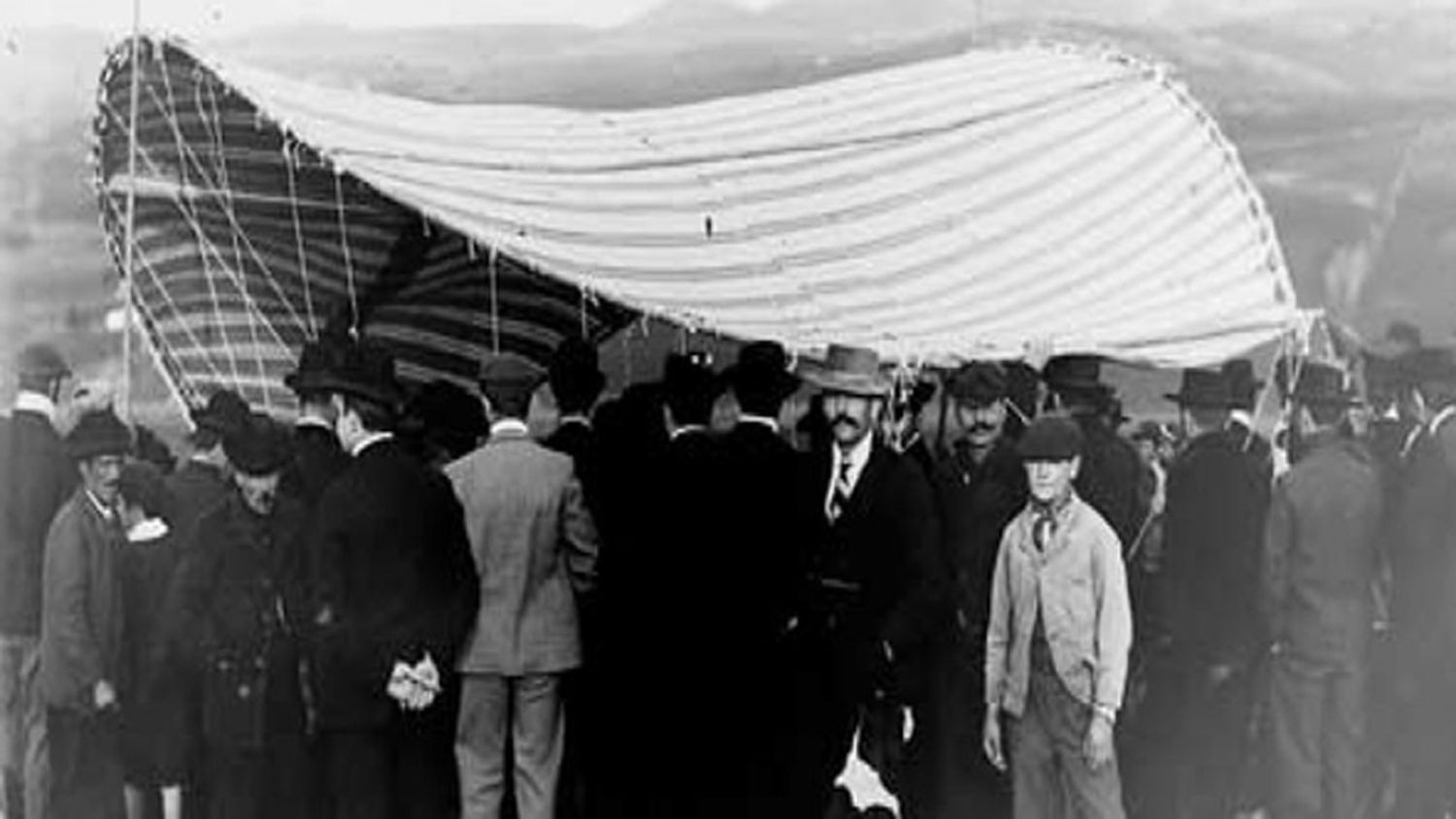 El vuelo que hizo Dinelli en 1904 en Tandil llegó al Museo del Espacio en Washington