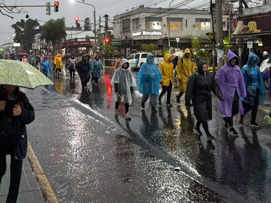 Miles de fieles comenzaron la Peregrinación a Luján bajo la lluvia y con un amplio operativo de seguridad